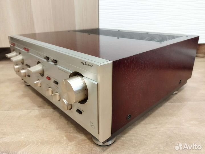 Luxman L-560