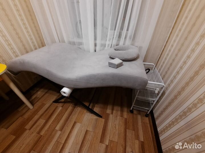 Анатомическая кушетка для наращивания ресниц