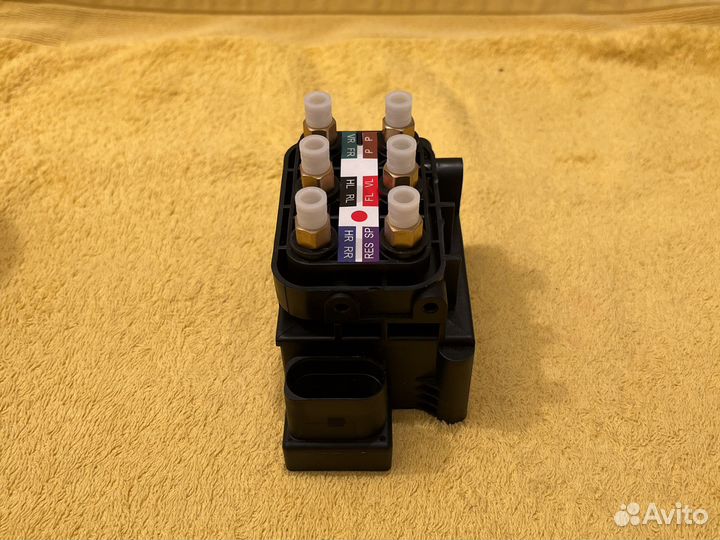 Блок клапанов пневмоподвески Ауди C5 C6 A6 A8