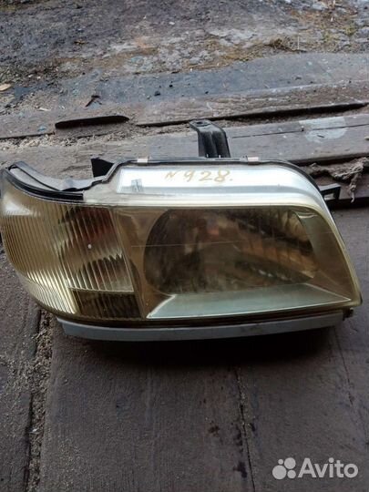 Фара Nissan Cube