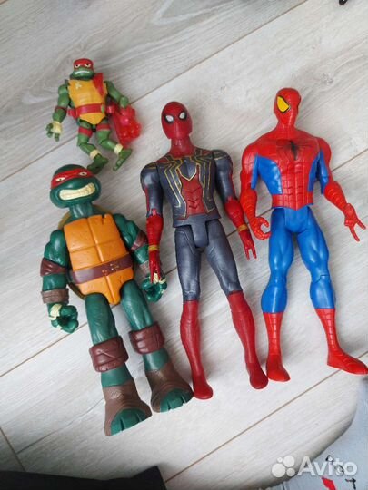 Игрушка супергерой