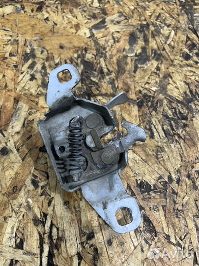 Замок капота Рено Сандеро Степвей