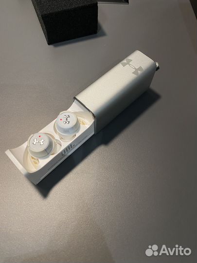 Спортивные беспроводные наушники JBL Under Armour