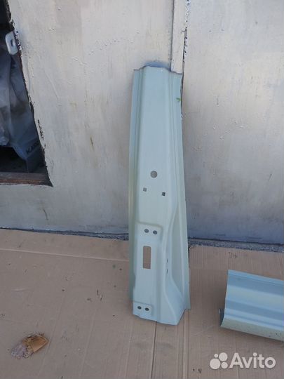 Стойка центральная правая Volkswagen Polo 6