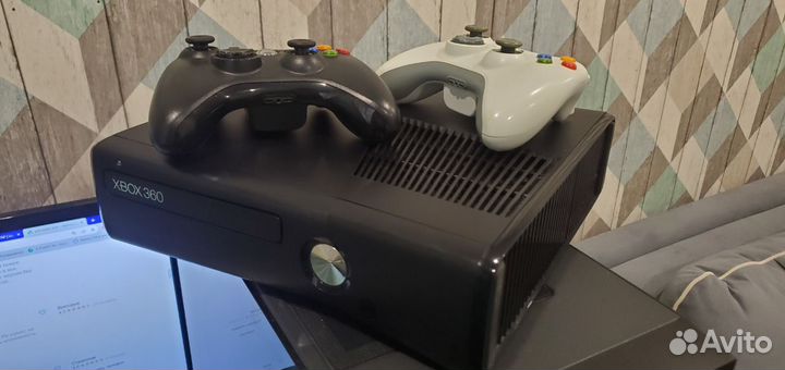 Xbox 360S прошитый Freeboot чип