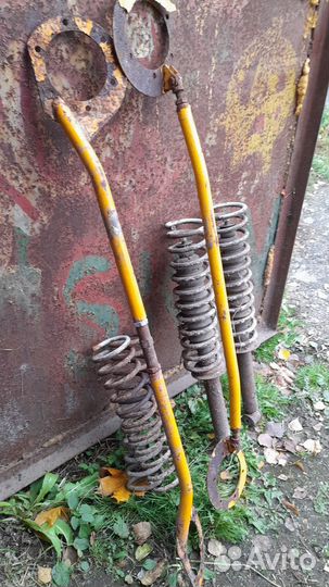 Стойки зад и пружины