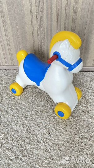 Лошадь каталка детская на колесах
