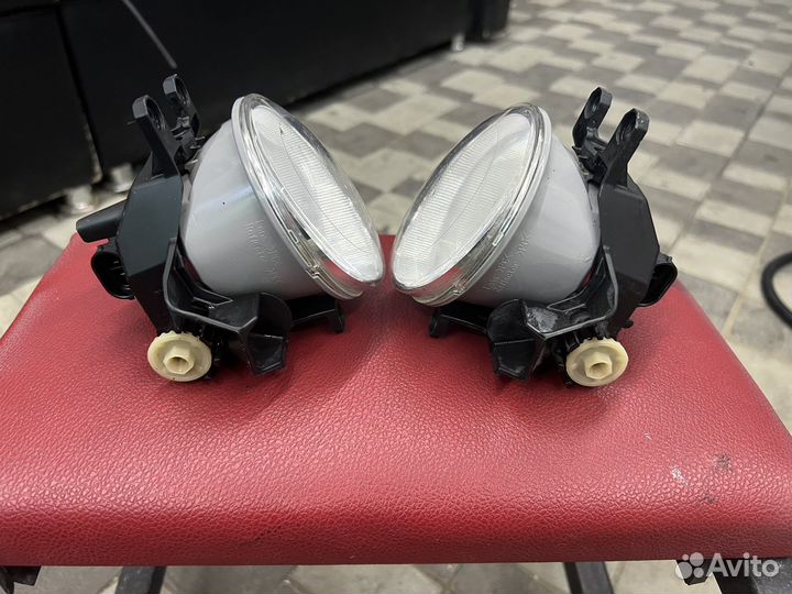 Противотуманки Toyota LC150 Koito