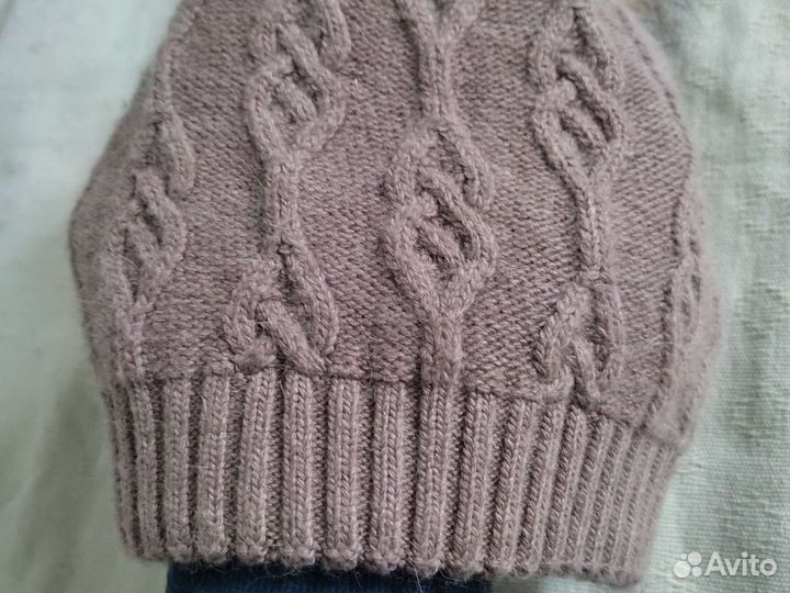 Шапка вязаная с меховым помпоном