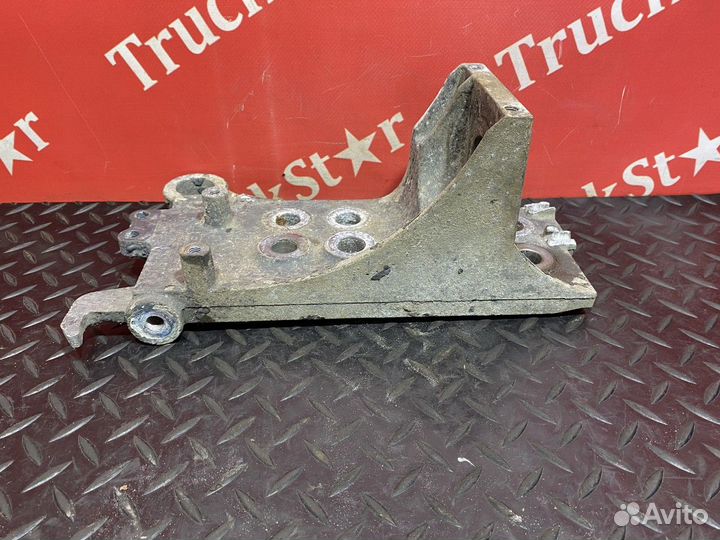 Кронштейн переднего бампера правый Daf XF105