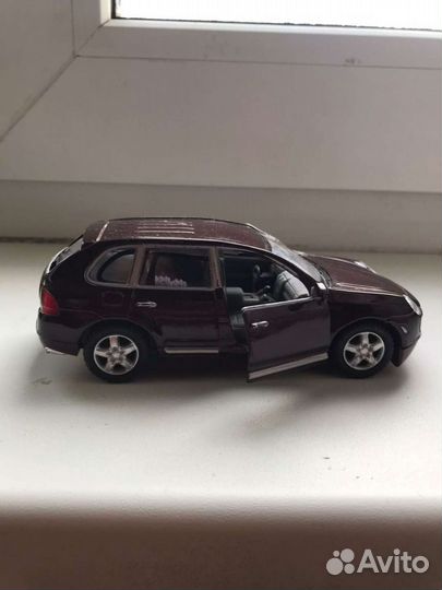 Модель Porsche Cayenne 1/38 Kinsmart