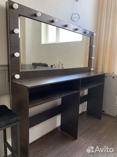 Гримерный стол, стол визажиста