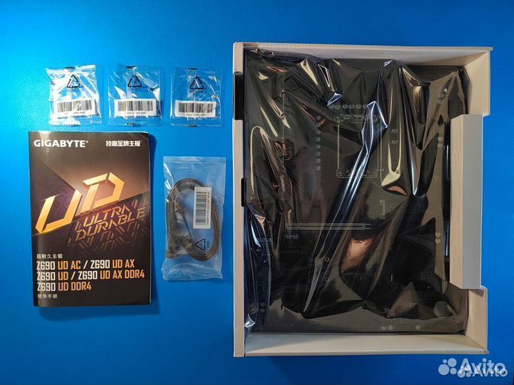 Материнская Плата gigabyte Z690 UD DDR4 Новая