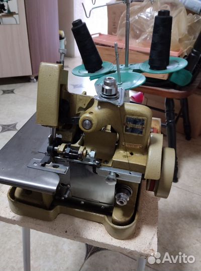 Продам оверлок промышленный 3х ниточный