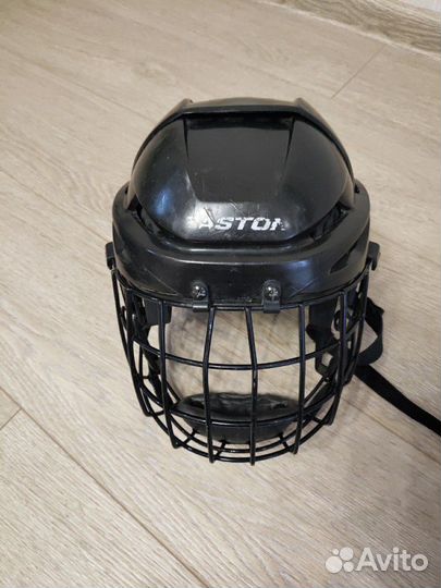 Налокотники хоккейные, шлем и нагрудник