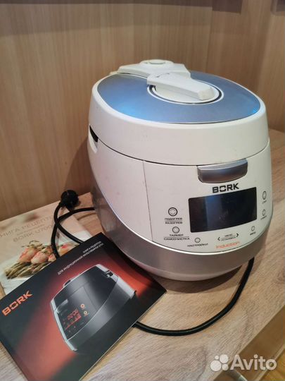 Мультиварка /скороварка Bork U700