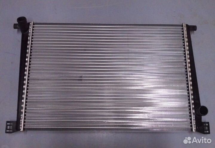Радиатор охлаждения двигателя на Мини Купер