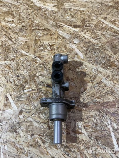 Главный тормозной цилиндр Skoda Fabia 2 07-15