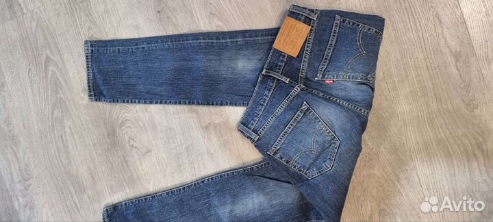 Джинсы levis