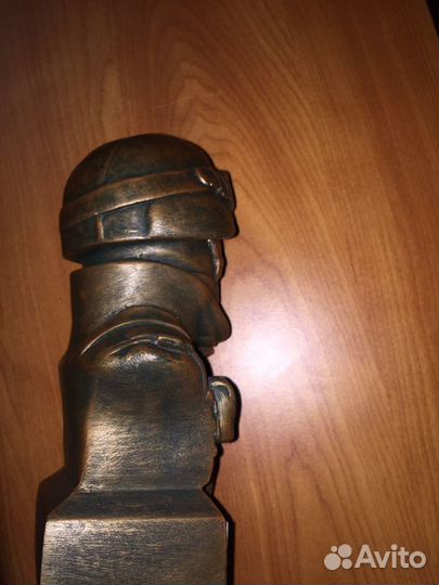 Статуэтка «Вежливые люди»