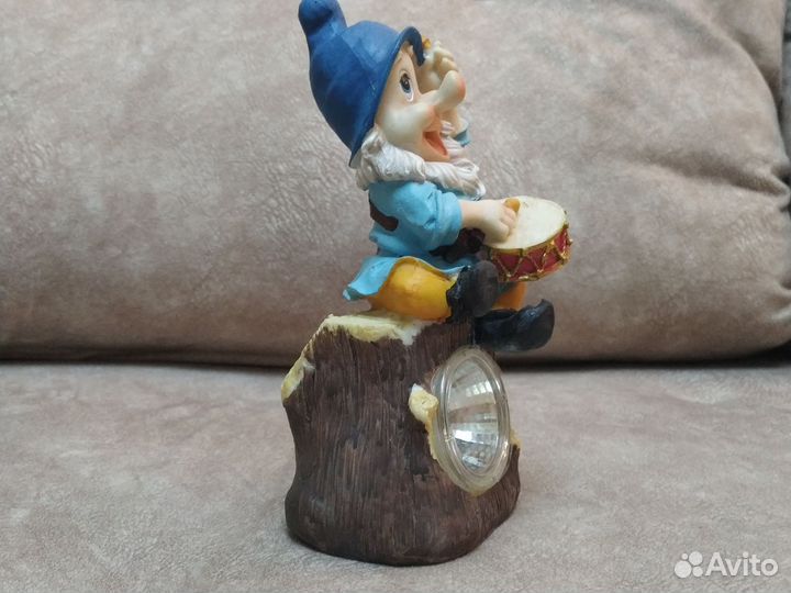 Садовый фонарь на солнечных батареях