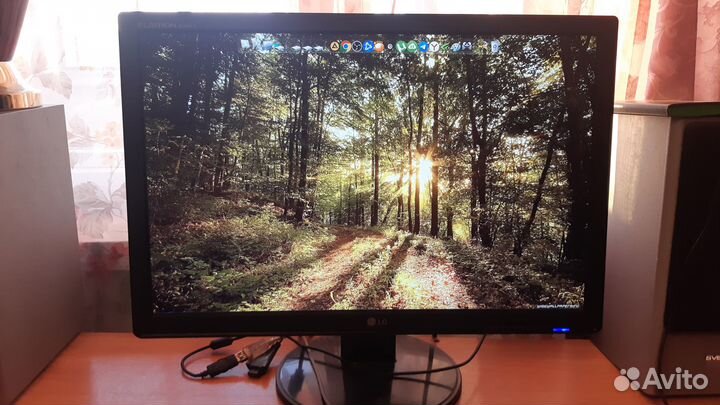 Монитор LG 22