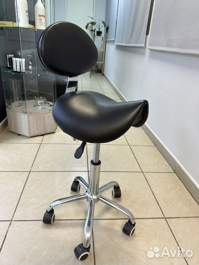 Стул парикмахерский