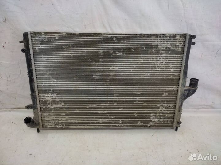 Радиатор охлаждения Renault Duster 2010