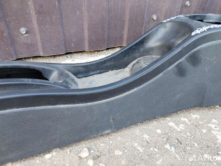 Консоль центральная Renault Duster 1