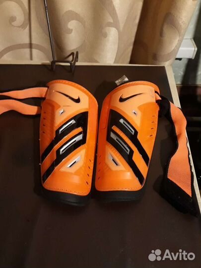 Футбольные щитки