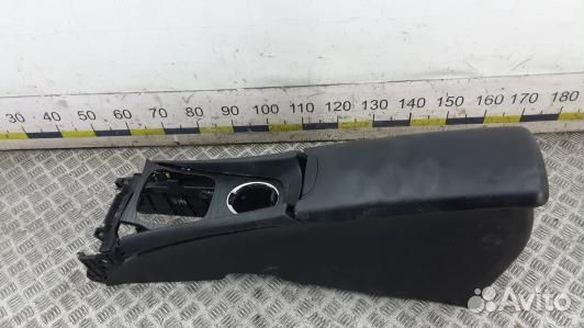 Подлокотник центральный toyota avensis T27 (KNI11I