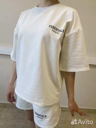 Летнйи костюм essentials