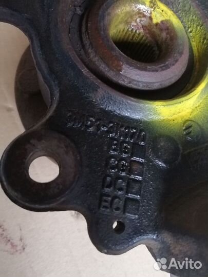 Ступица передняя правая Ford Focus 2 Ш/О 18