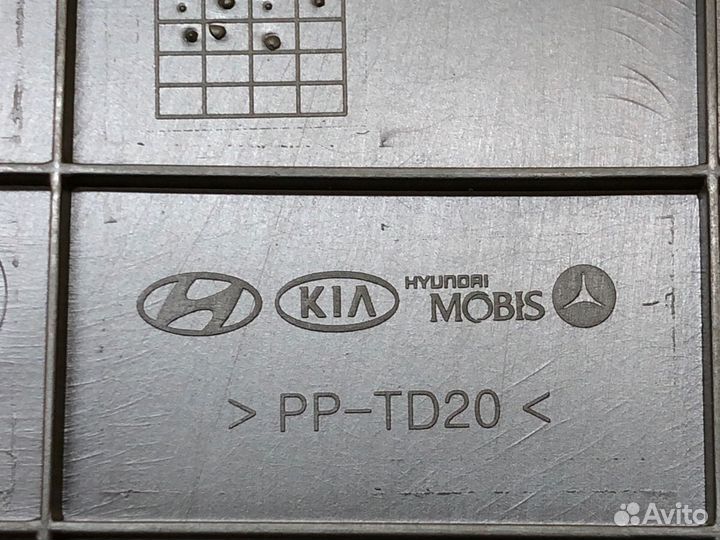 Накладка торпедо торцевая правая Hyundai I30 PD