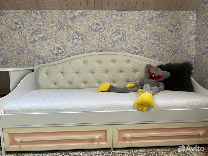 Кровать с матрасом