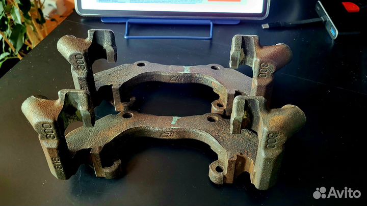 Скоба суппорта Ford Focus 2 300 мм. Передние