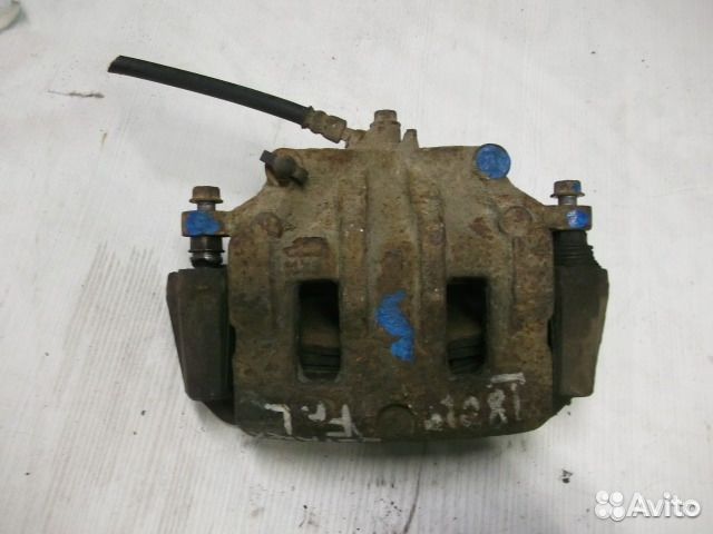 Скоба суппорта переднего hyundai grand starex h1. Суппорт передний гранд старекс. Скоба тормозного суппорта hyundai grand starex. Суппорт тормозной передний hyundai porter 1. Суппорт старекс.