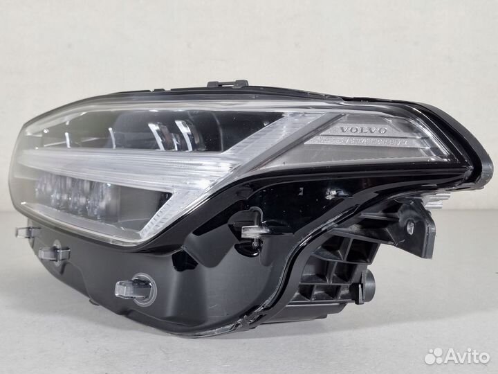 Фара левая Volvo XC90 32228688