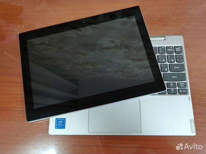 Планшет Lenovo с клавиатурой
