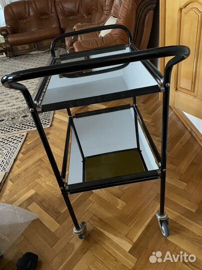 Часы, торшер, столик сервировочный