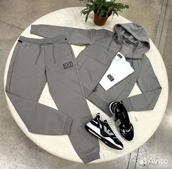 Байер в Италии/Аксессуары, одежда, обувь, сумки