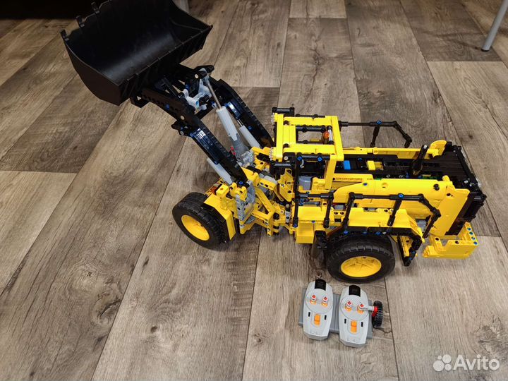 Lego Technic 42030 полный комплект