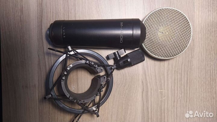 Микрофон студийный M-Audio Luna