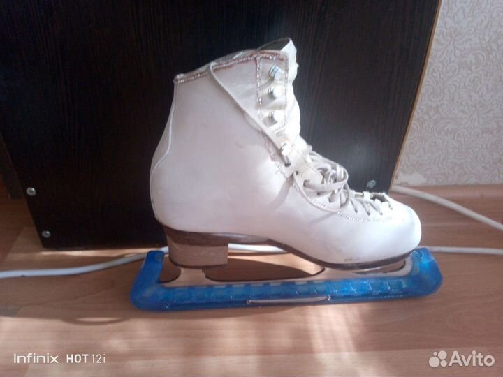 Фигурные коньки risport