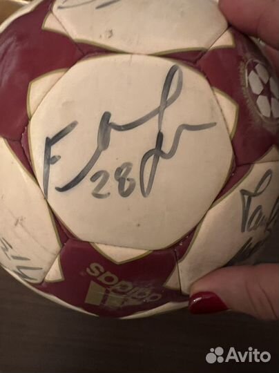 Футбольный мяч с автографами игроков Зенита