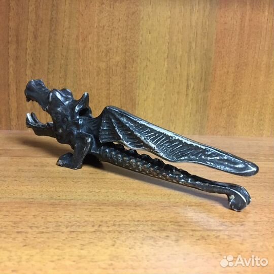 Орехокол дракон