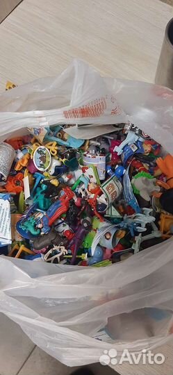 Игрушки из киндера пакетом