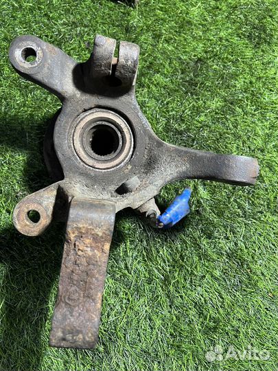 Поворотный кулак левый Mercedes Vito W638