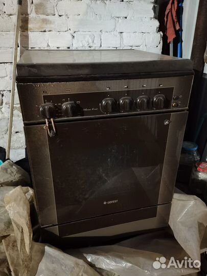 Продаю газовую плиту гефест