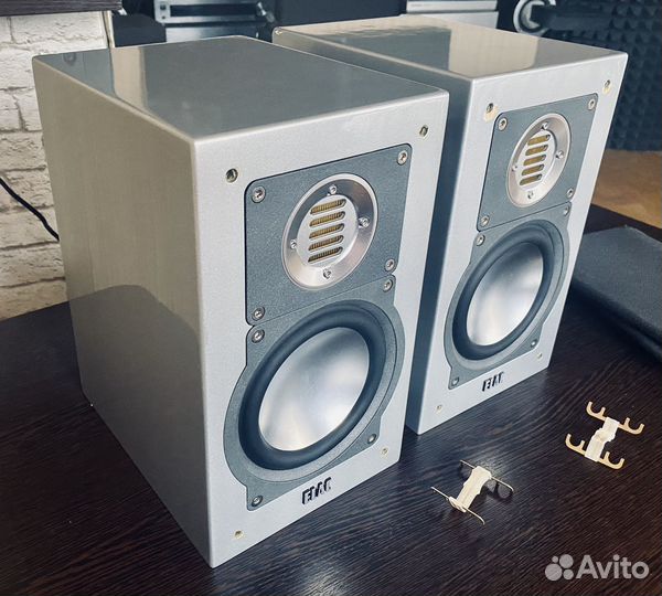 Полочные Elac BS203.2, Germany